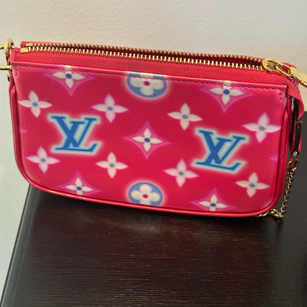 Rare Authentic Louis Vuitton Vernis Hot Pink Mini Pochette Monogram Embossed